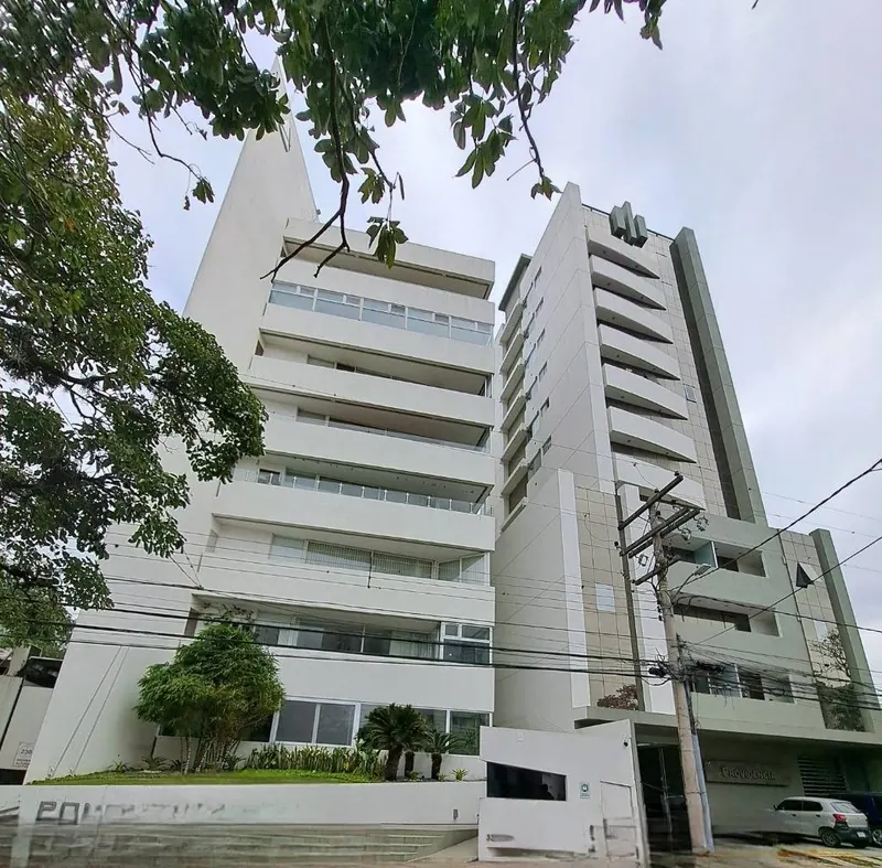 Departamento amoblado de 3 dormitorios en alquiler en condominio