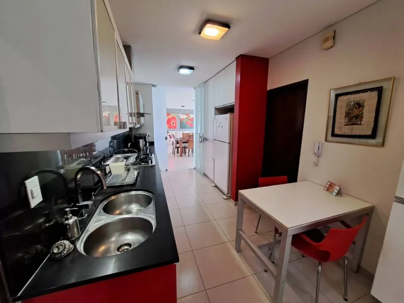 Departamento amoblado de 3 dormitorios en alquiler en condominio: foto 4 de 9