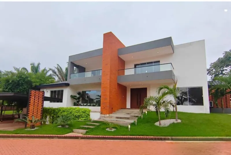 4-bedroom house for sale in La Floresta, Urubó: foto 1 de 8