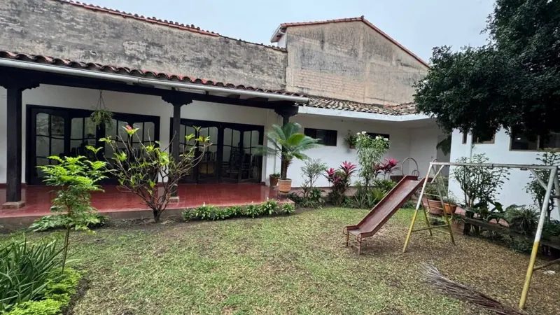 Casa de 4 dormitorios con uso comercial en venta en el casco viejo: foto 4 de 6