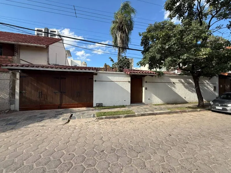 Casa de 500 m² en venta en la urbanización El Sirari, Equipetrol