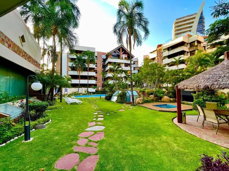 Departamento amoblado de 2 dormitorios en venta en Equipetrol, Yotau: foto 1 de 25