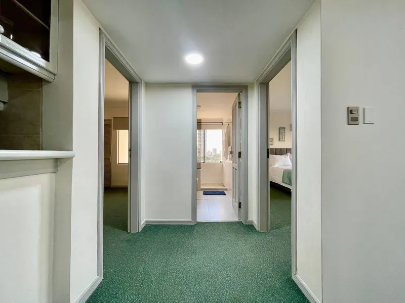 Departamento amoblado de 2 dormitorios en venta en Equipetrol, Yotau: foto 18 de 25
