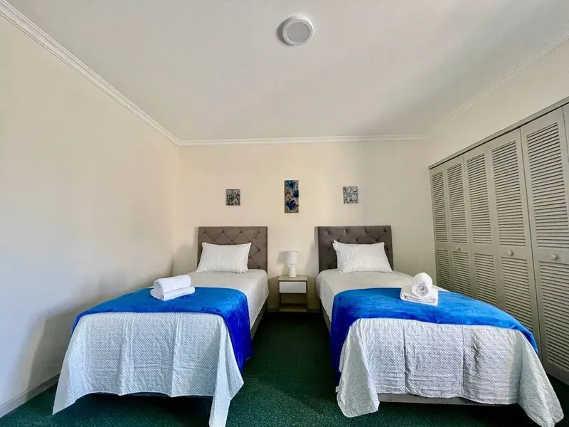 Departamento amoblado de 2 dormitorios en venta en Equipetrol, Yotau: foto 19 de 25