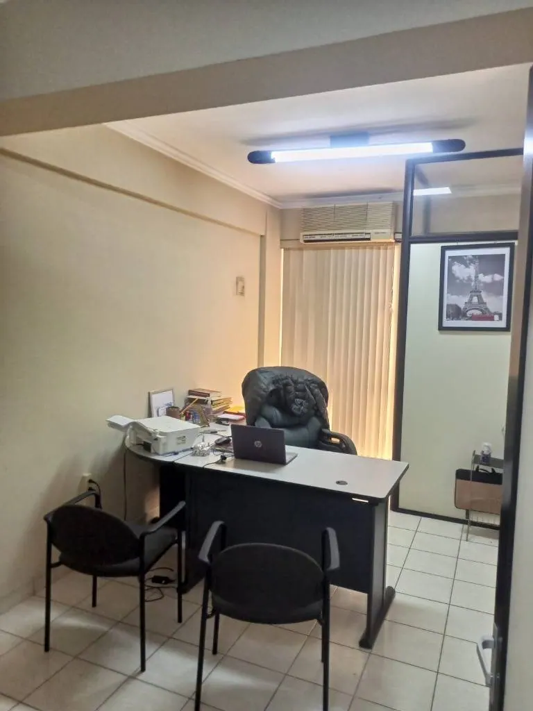 Furnished office for rent in Edificio Casanova, downtown