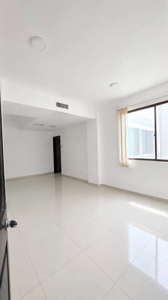 97.56 m² office for rent in Edificio Milenio, North Zone: foto 3 de 6