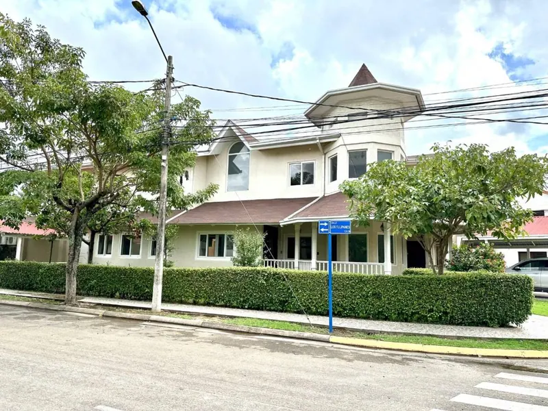 4-bedroom house for sale in the Ciudad Jardín gated community: foto 1 de 16