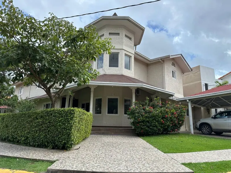 4-bedroom house for sale in the Ciudad Jardín gated community: foto 2 de 16