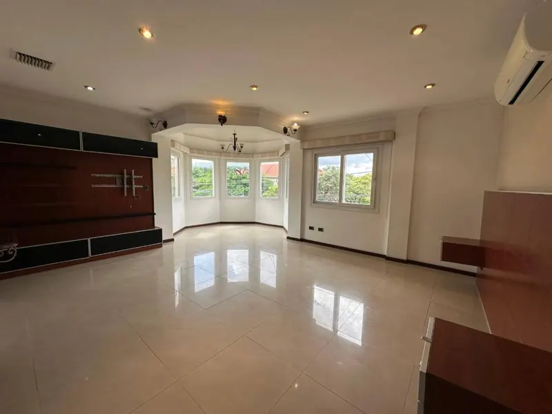 4-bedroom house for sale in the Ciudad Jardín gated community: foto 7 de 16