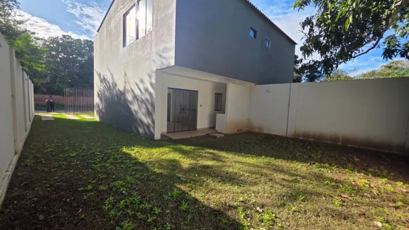 Casa de 3 dormitorios en venta en el 2do anillo de Cotoca: foto 2 de 6