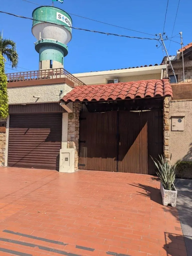 Casa de 3 dormitorios con consultorio en venta en el barrio Ramafa: foto 1 de 21