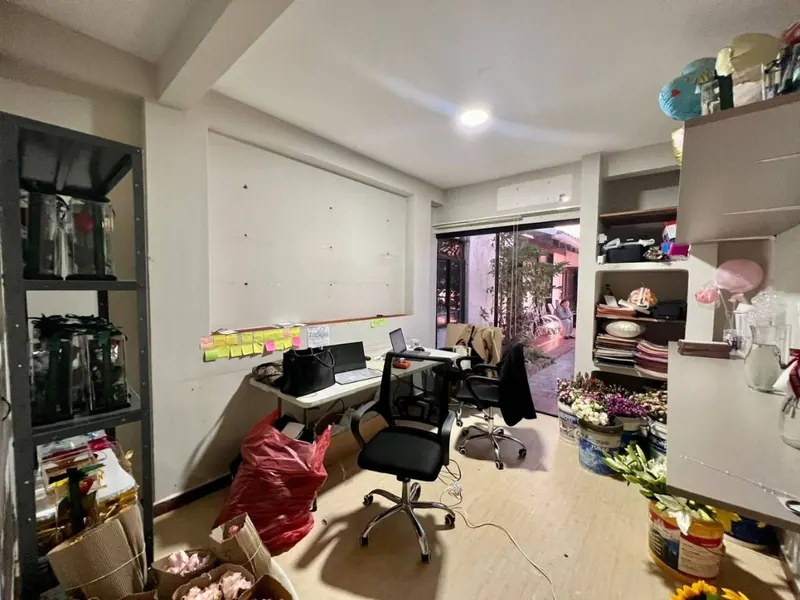 Casa con local comercial en venta en la Av. Beni, Barrio Hamacas: foto 7 de 8
