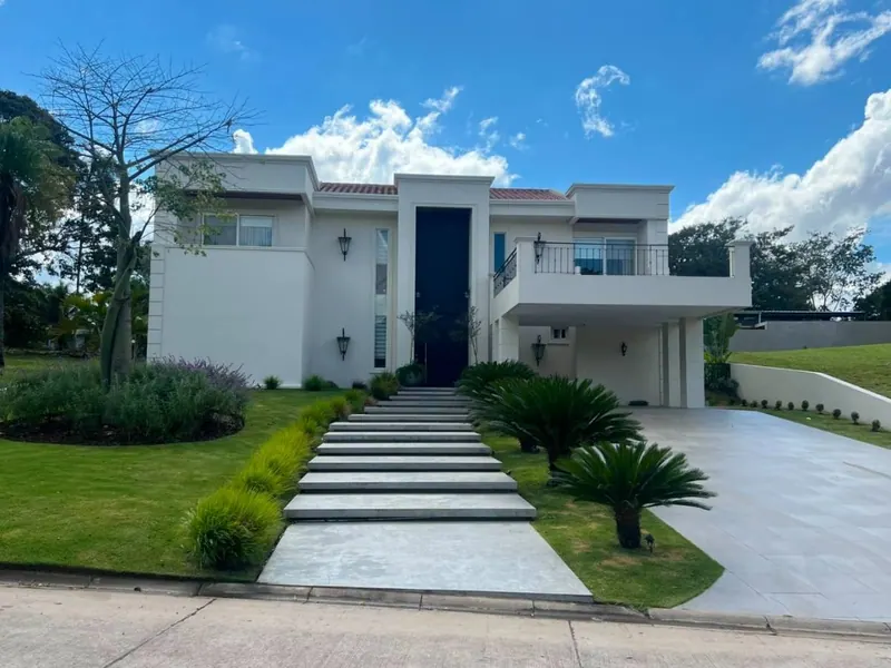 900 m² house for sale in the La Hacienda gated community, Urubó: foto 1 de 19
