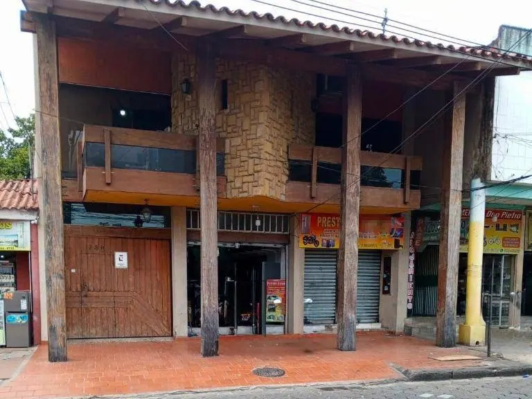 House with commercial spaces and independent apartment for sale: foto 2 de 13