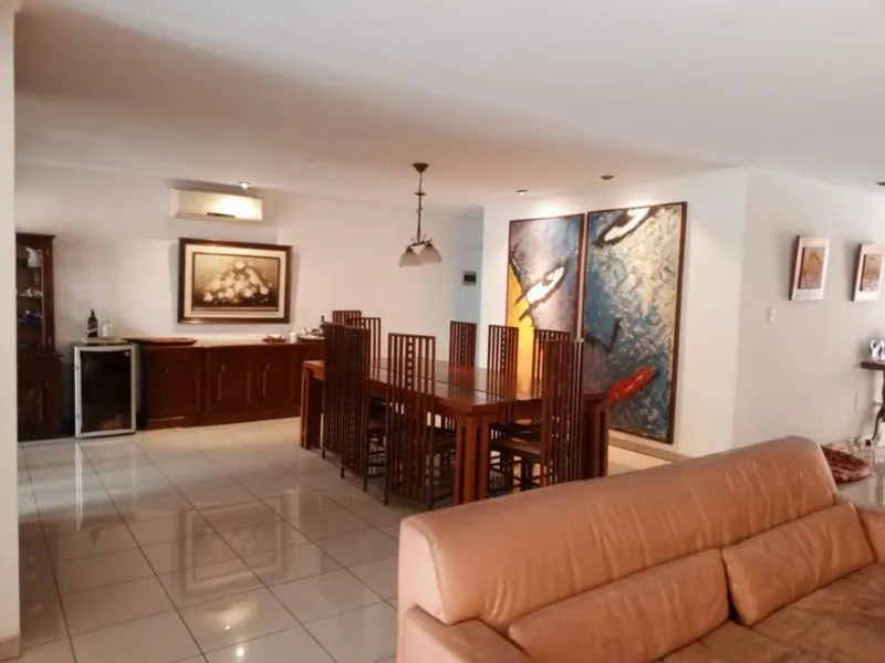 House with commercial spaces and independent apartment for sale: foto 3 de 13