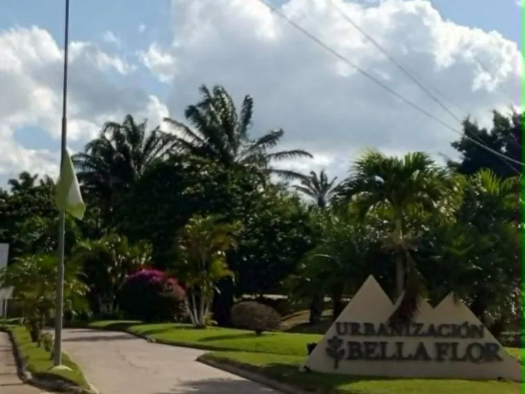 Terreno de 731,11 m² en venta en la Urbanización Bella Flor, Urubó: foto 2 de 10