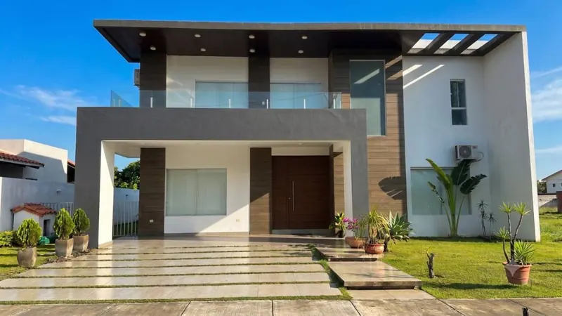 House for sale in a gated community in Urubó: foto 1 de 9