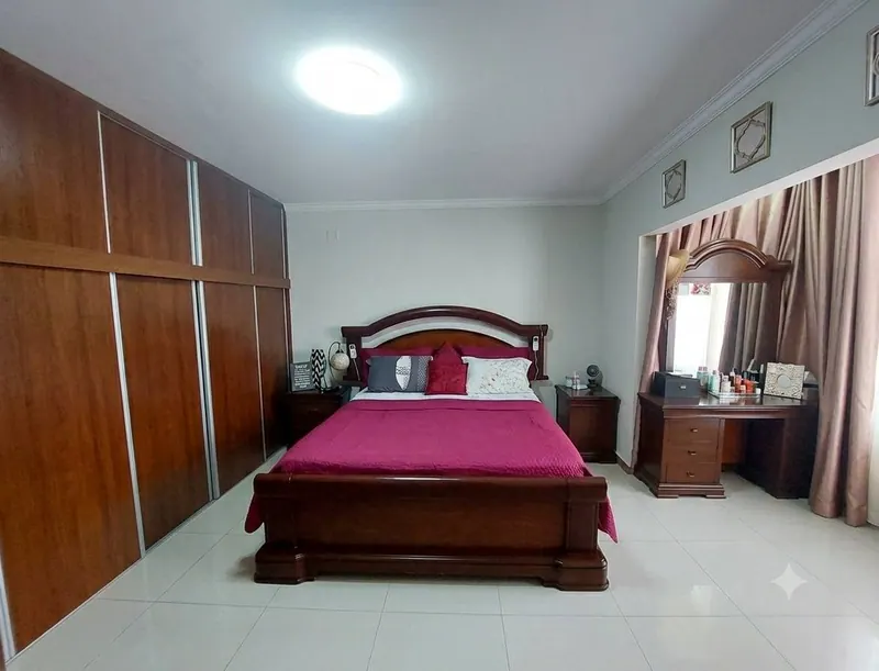 Casa de 4 dormitorios en venta sobre la Av. Paraguá, Zona Este: foto 2 de 9