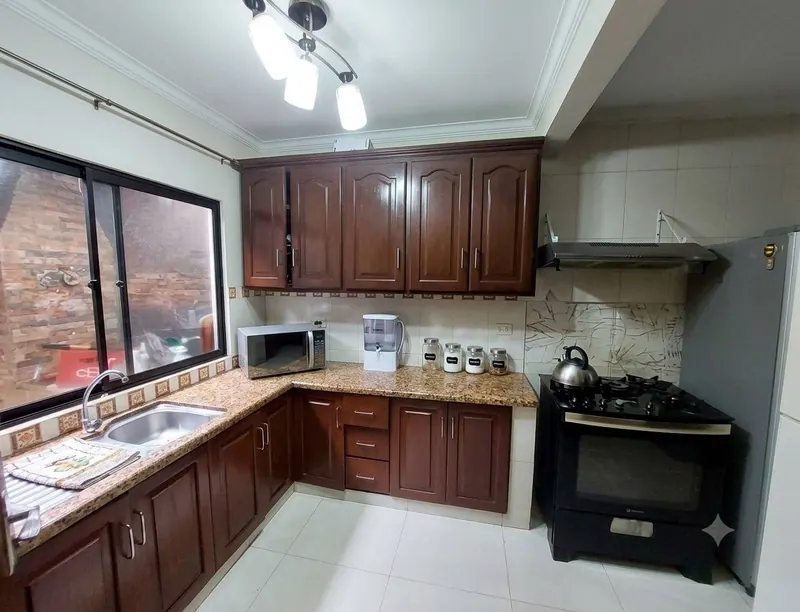 Casa de 4 dormitorios en venta sobre la Av. Paraguá, Zona Este: foto 3 de 9