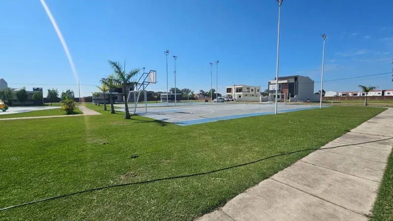 Terreno de 280 m² en venta en la urbanización Kerana II, Cotoca: foto 3 de 5