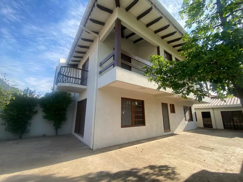 Casa en esquina en venta sobre el canal Cotoca, Zona Este: foto 1 de 20
