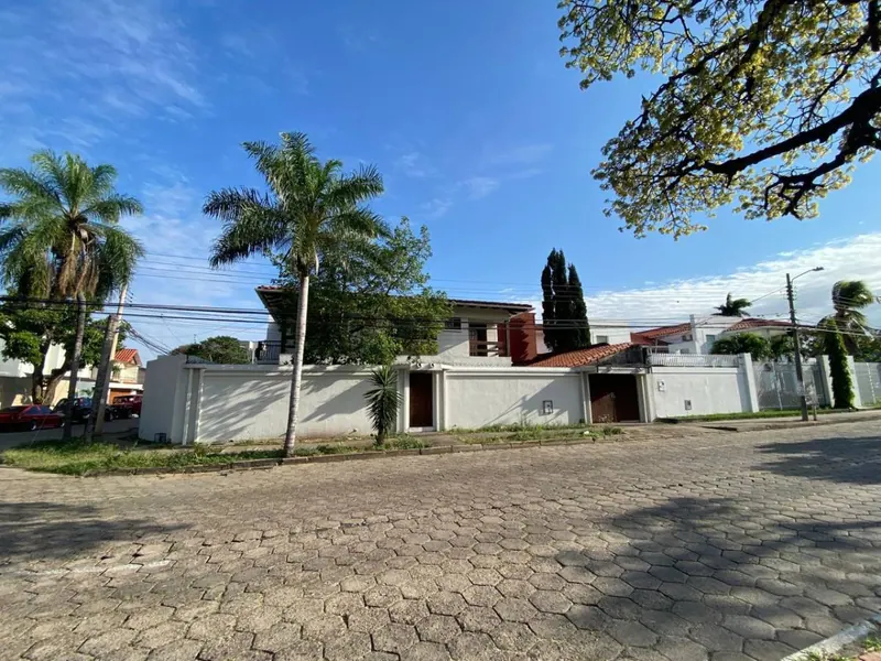 Casa en esquina en venta sobre el canal Cotoca, Zona Este: foto 3 de 20