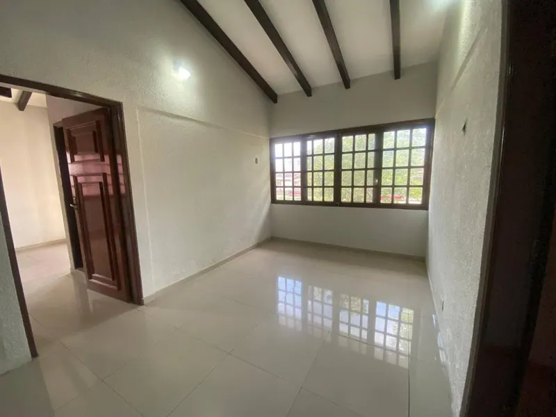 Casa en esquina en venta sobre el canal Cotoca, Zona Este: foto 15 de 20