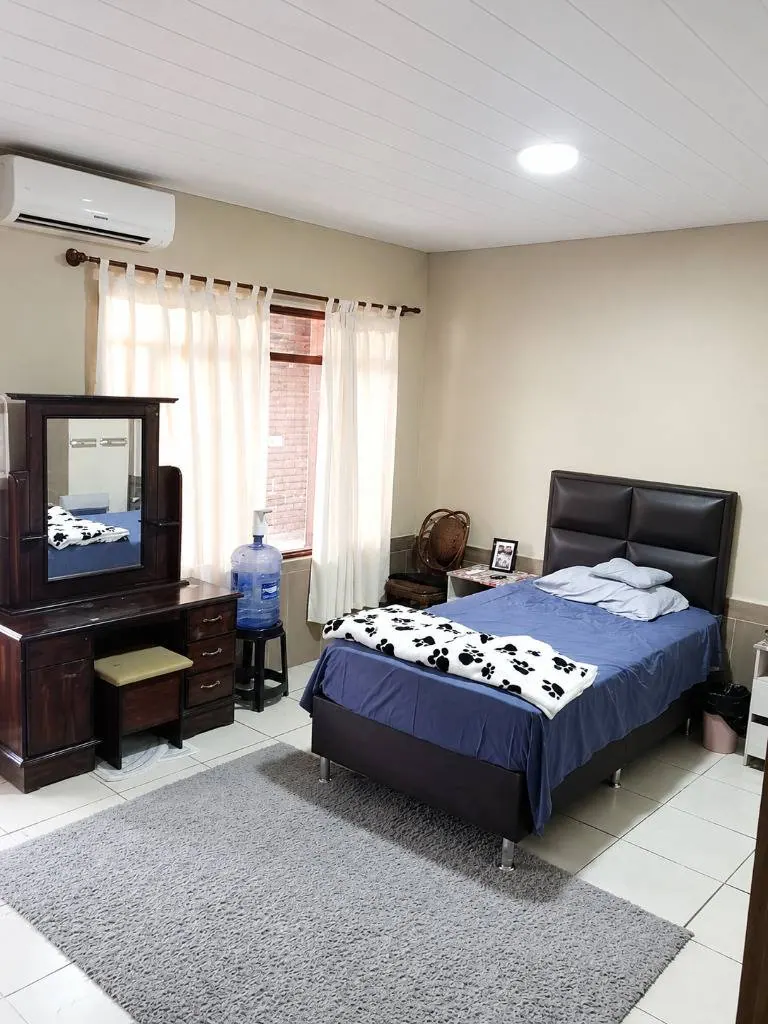 Casa de 4 dormitorios en venta en la Av. Alemana, Zona Norte: foto 10 de 20