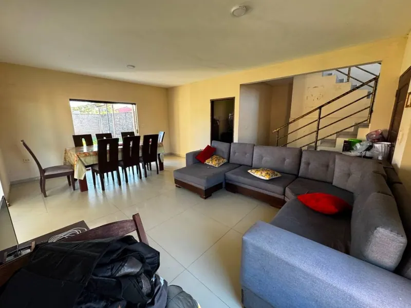 2-story house with 4 bedrooms for sale in Ciudad del Este: foto 2 de 16