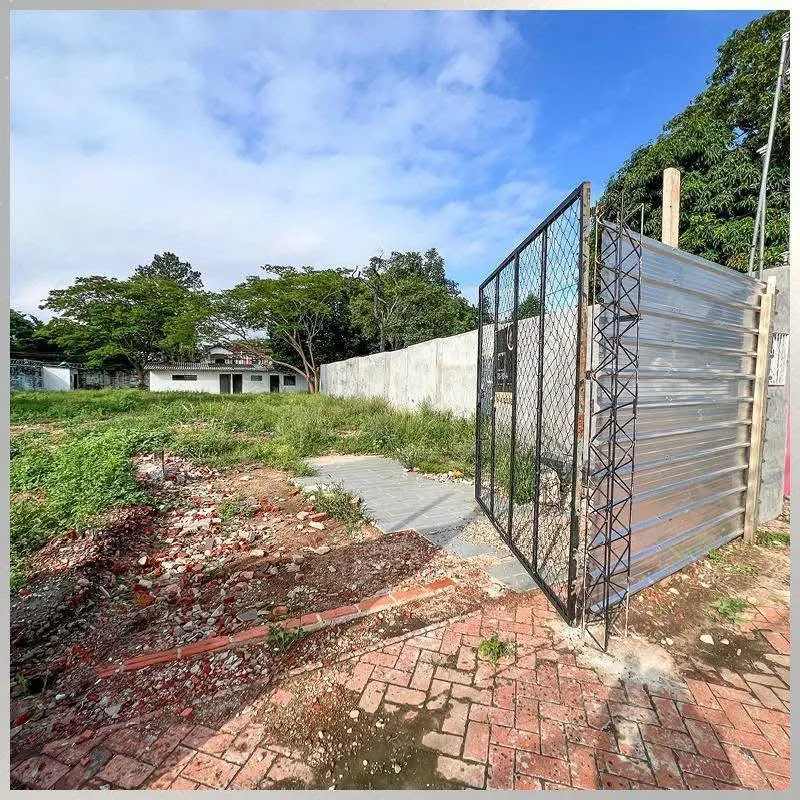 Terreno en esquina de 900 m² en venta sobre el 2do anillo: foto 1 de 5