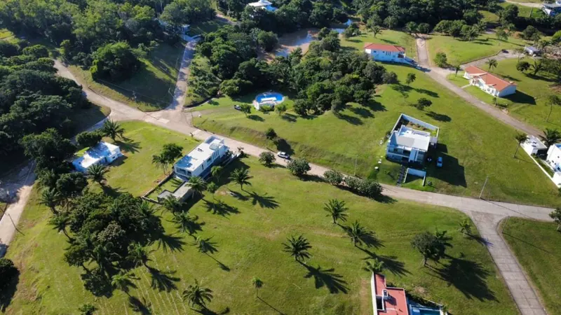 659.47 m² lot for sale in the Bella Flor development, Urubó: foto 3 de 8