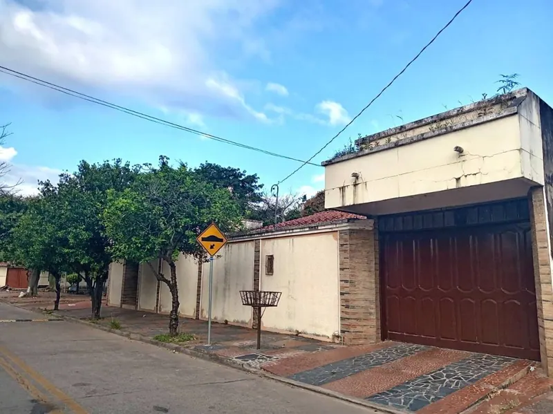 Casa de 250 m² en venta en la Zona Este, terreno de 350,4 m²: foto 1 de 6