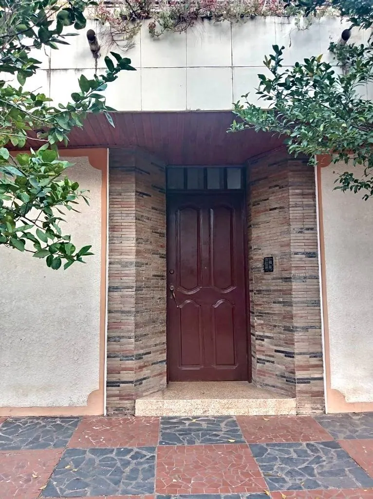 Casa de 250 m² en venta en la Zona Este, terreno de 350,4 m²: foto 3 de 6