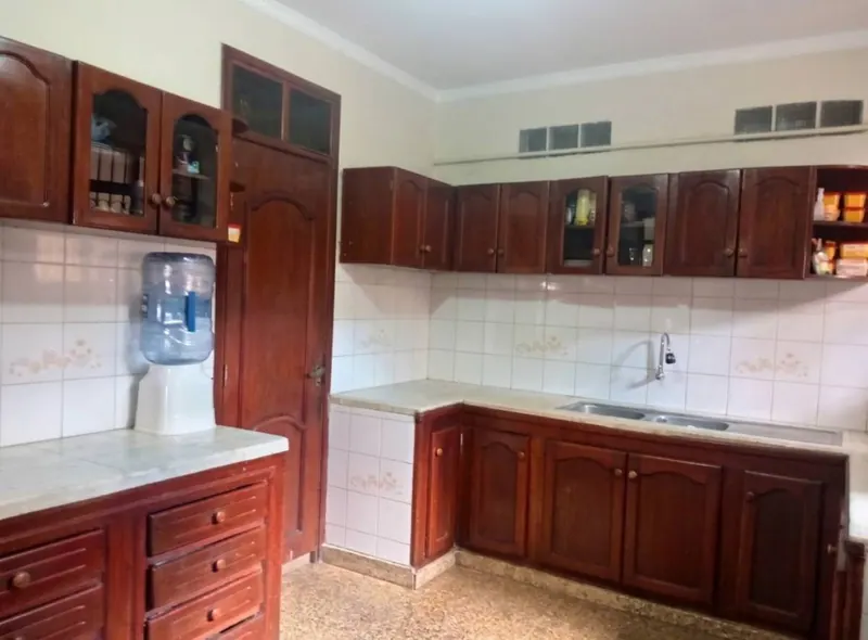Casa de 250 m² en venta en la Zona Este, terreno de 350,4 m²: foto 5 de 6