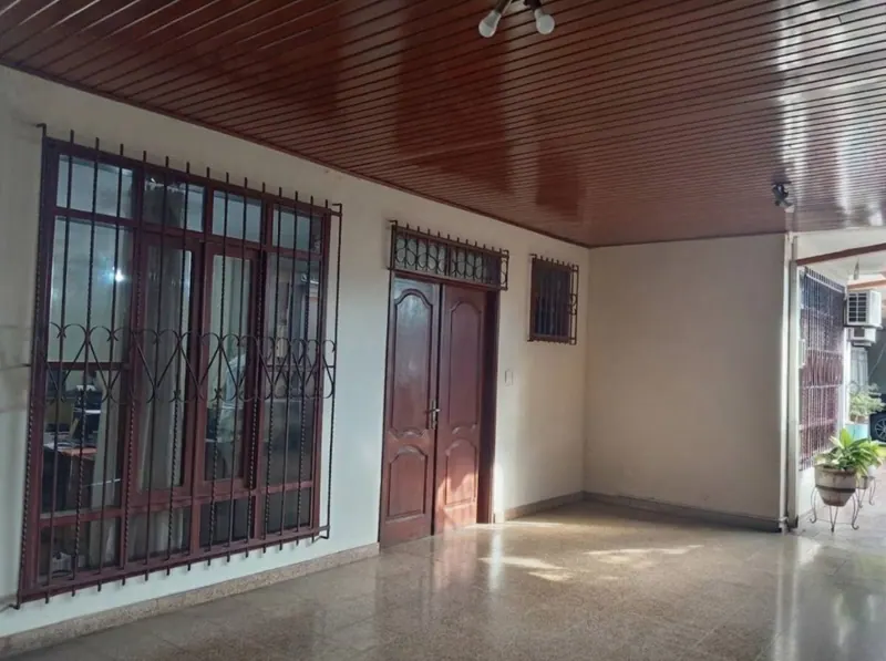 Casa de 250 m² en venta en la Zona Este, terreno de 350,4 m²: foto 6 de 6
