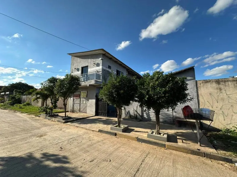 Casa de 5 dormitorios con 2 tiendas en venta en la Av. Nuevo Palmar