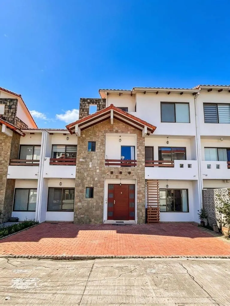 4-bedroom house for sale in Jardines del Urubó II, Urubó: foto 1 de 9