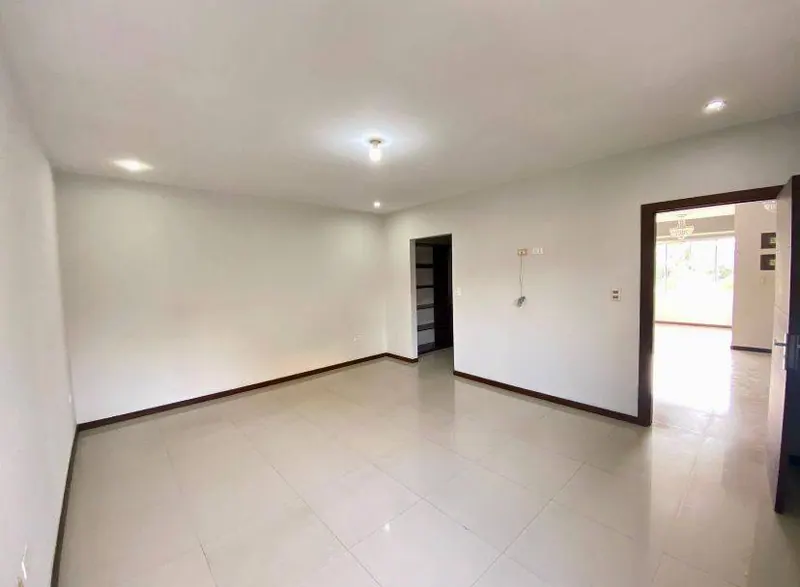House with offices for sale on Quijarro extension, downtown: foto 11 de 23