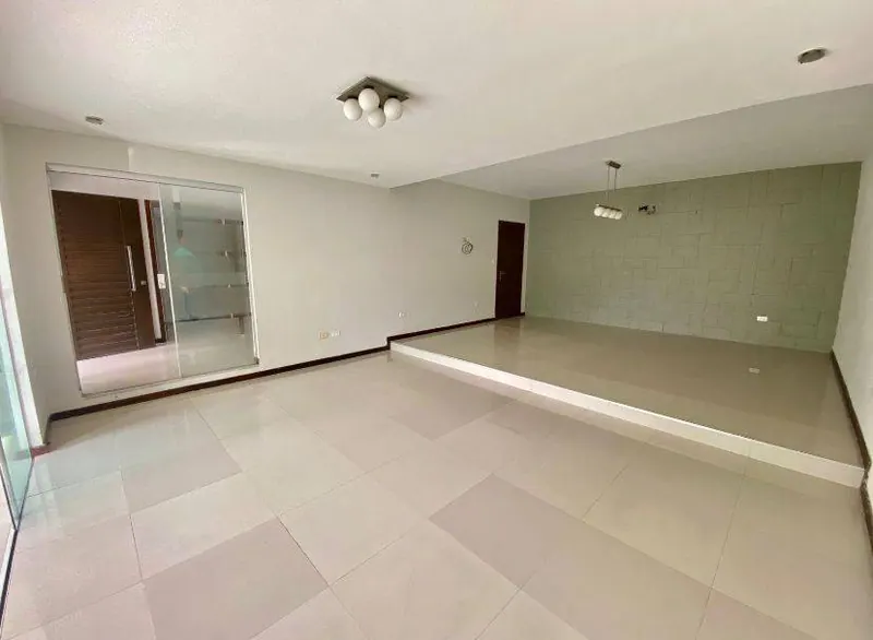 House with offices for sale on Quijarro extension, downtown: foto 13 de 23