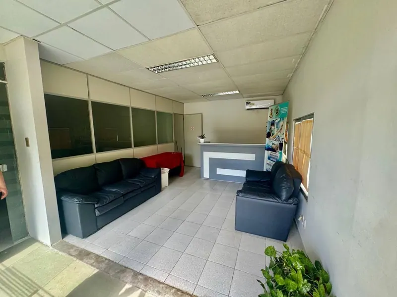 House with offices for sale on Quijarro extension, downtown: foto 22 de 23