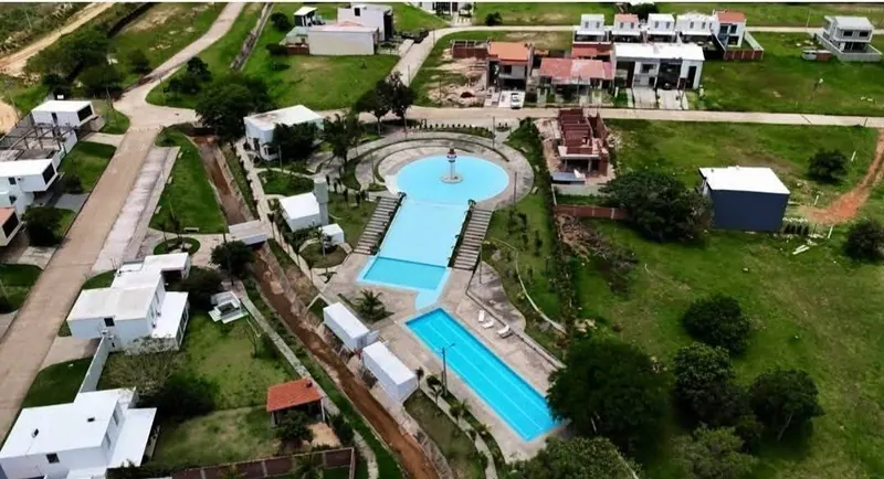 Terreno de 304,81 m² en venta en Lomas del Urubó Sur: foto 2 de 7