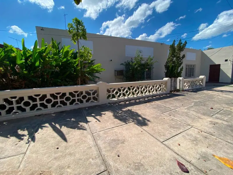 8-bedroom house for sale in Puerto Suárez, near the plaza: foto 1 de 10