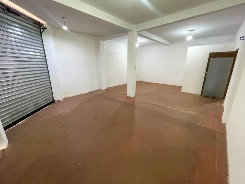 Local comercial de 42 m² en alquiler sobre la av. Los Chacos: foto 2 de 4