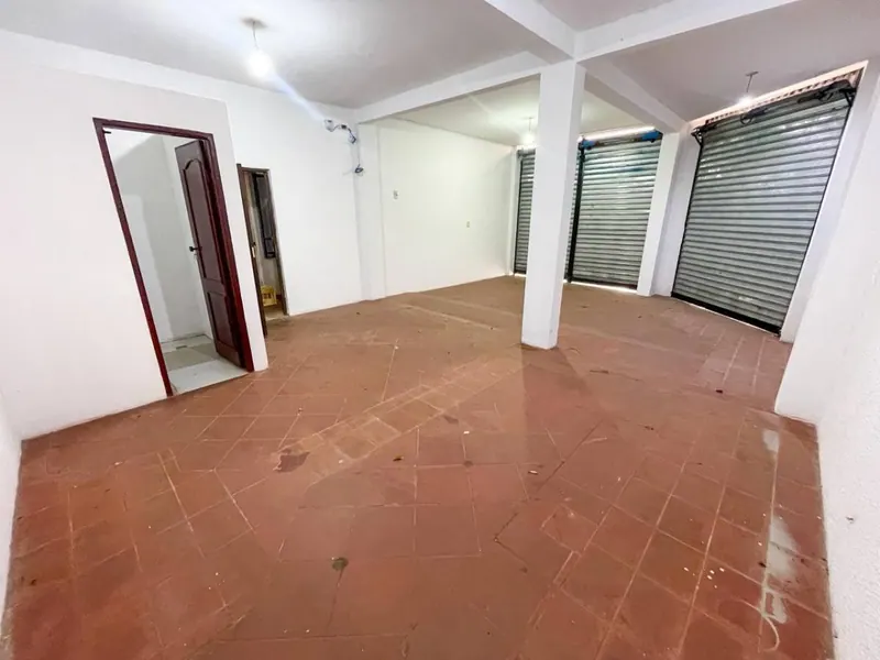 Local comercial de 42 m² en alquiler sobre la av. Los Chacos: foto 3 de 4