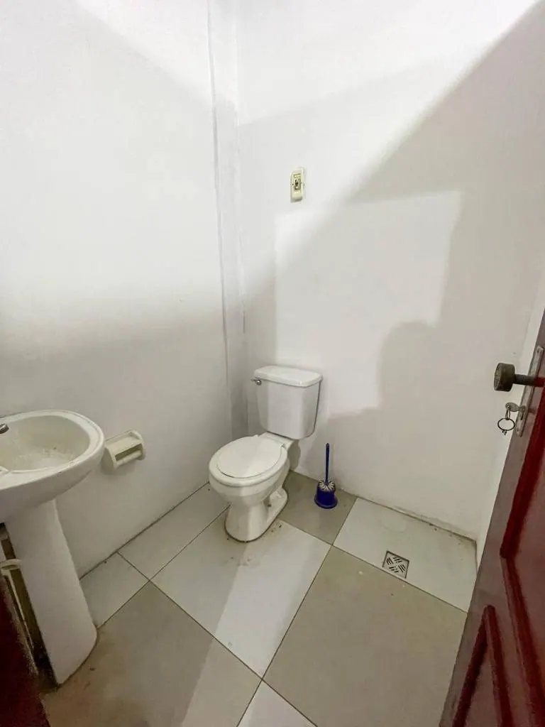 Local comercial de 42 m² en alquiler sobre la av. Los Chacos: foto 4 de 4