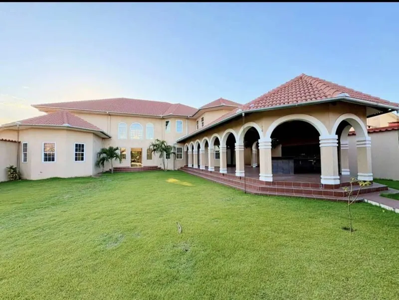5-bedroom house for sale in the Las Brisas gated community, North Zone: foto 1 de 17