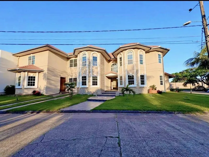 5-bedroom house for sale in the Las Brisas gated community, North Zone: foto 4 de 17