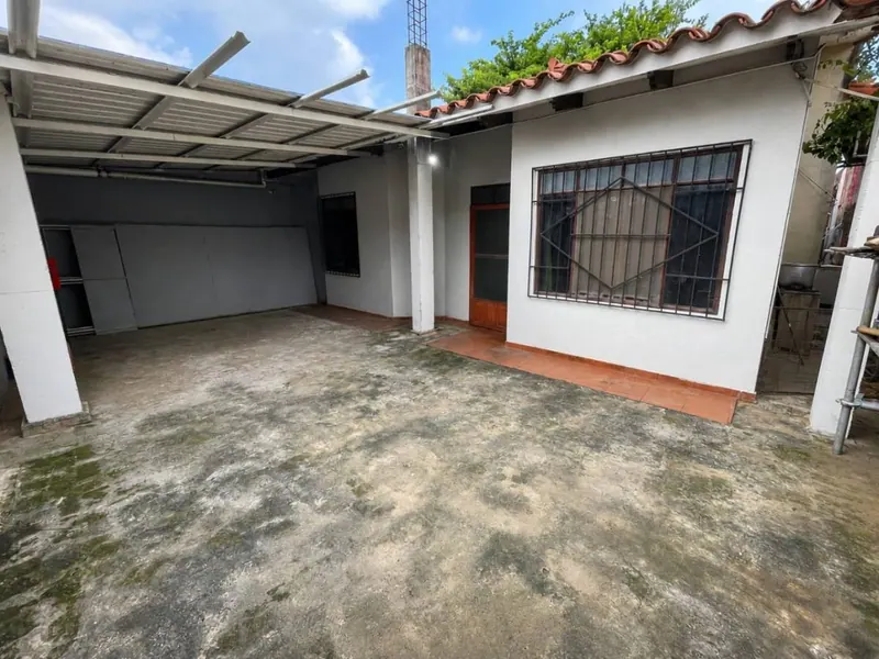 Casa de 3 dormitorios en alquiler en el barrio Bolinter, Zona Este