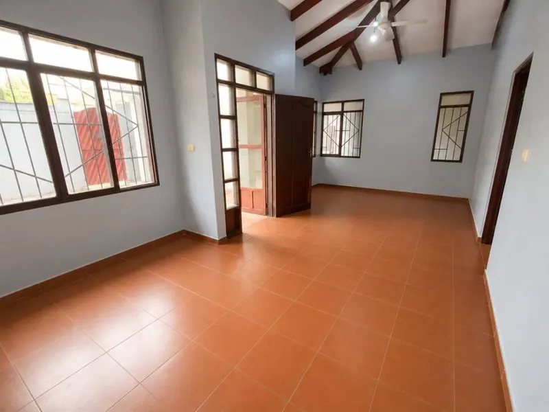 Casa de 3 dormitorios en alquiler en el barrio Bolinter, Zona Este: foto 2 de 8
