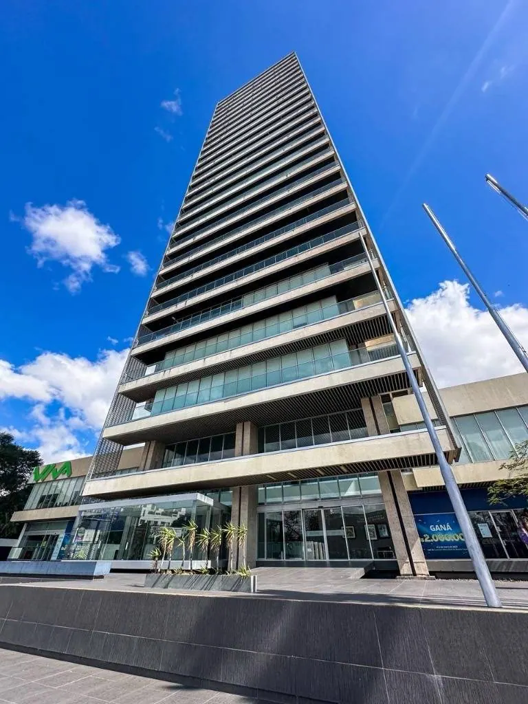 Oficina de 111,87 m² en venta en Torres Ambassador, Equipetrol